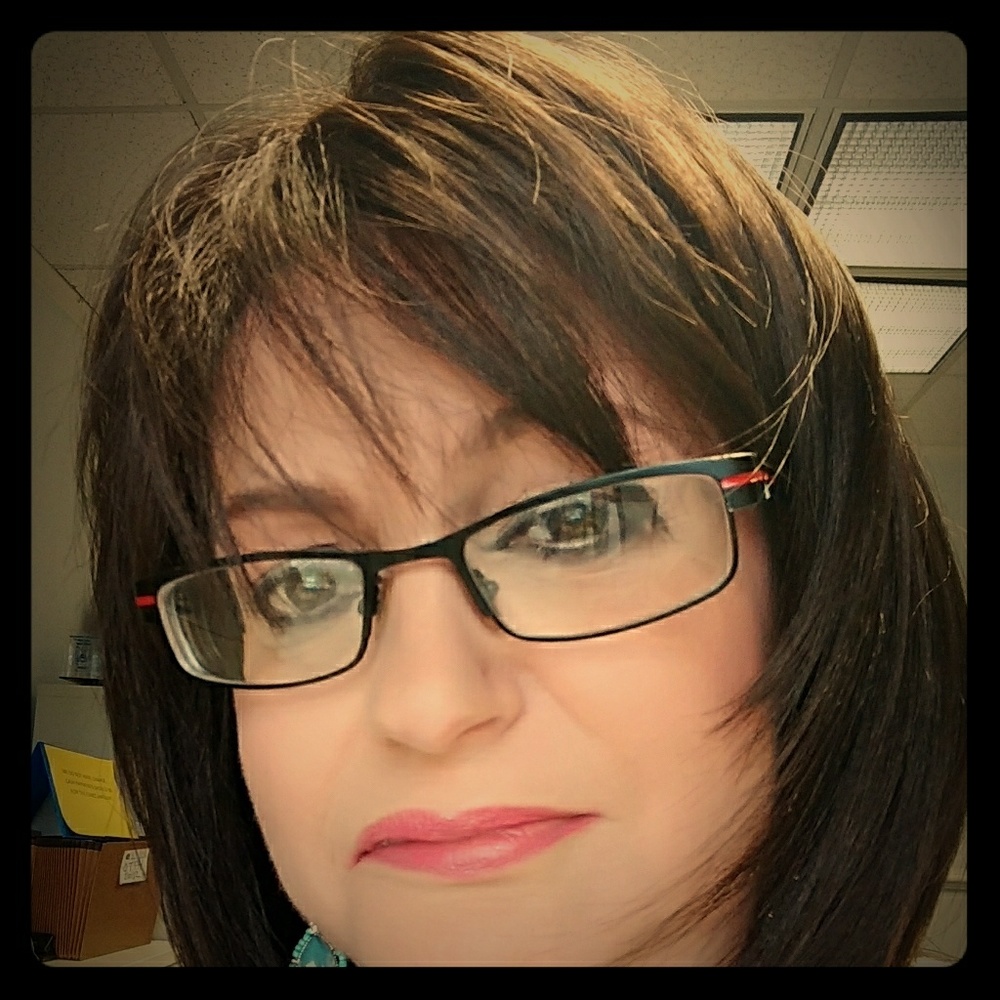 Womens layered dark hair wig.